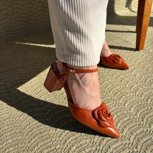 Scarpin de Flor Âmbar